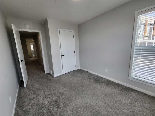 365 Edith Road Nw, Calgary, AB - Indoor Photo Showing Other Room