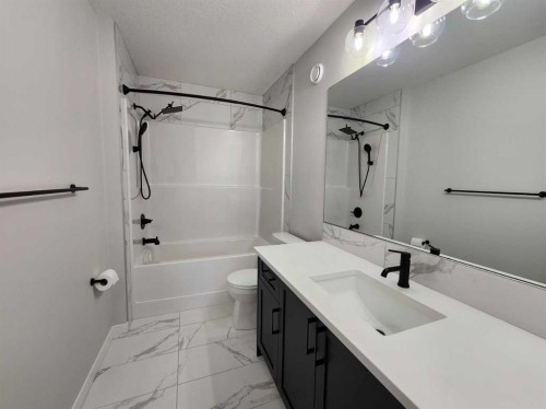 365 Edith Road Nw, Calgary, AB - Indoor Photo Showing Bathroom