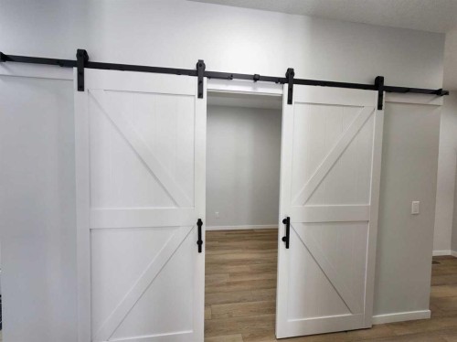 365 Edith Road Nw, Calgary, AB - Indoor Photo Showing Other Room