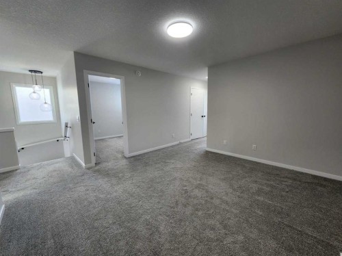365 Edith Road Nw, Calgary, AB - Indoor Photo Showing Other Room