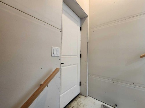 365 Edith Road Nw, Calgary, AB - Indoor Photo Showing Other Room