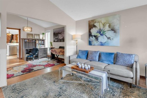 111 Edforth Place Nw, Calgary, AB - Indoor Photo Showing Living Room