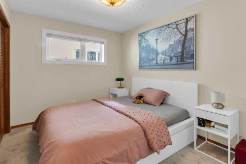 111 Edforth Place Nw, Calgary, AB - Indoor Photo Showing Bedroom