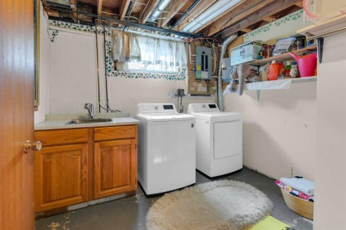 111 Edforth Place Nw, Calgary, AB - Indoor Photo Showing Laundry Room
