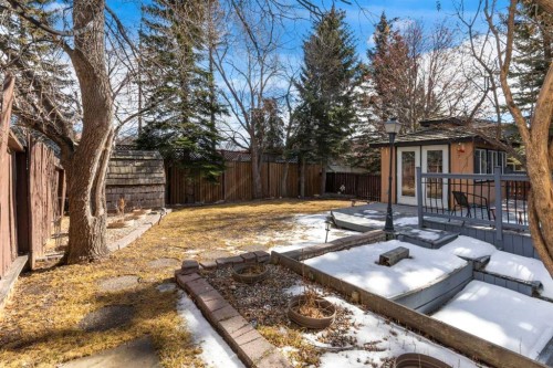 111 Edforth Place Nw, Calgary, AB - Outdoor