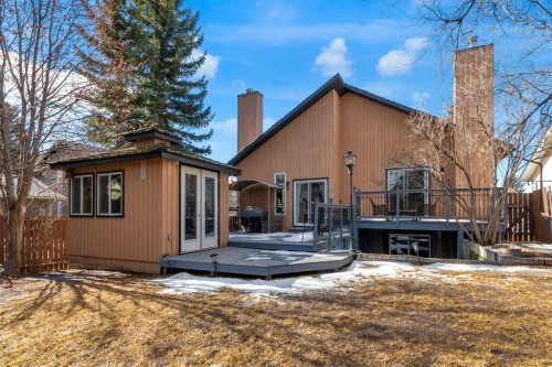 111 Edforth Place Nw, Calgary, AB - Outdoor