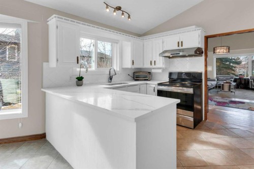 111 Edforth Place Nw, Calgary, AB - Indoor Photo Showing Kitchen