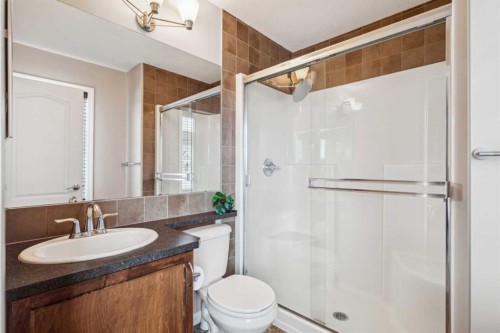 77 New Brighton Heights Se, Calgary, AB - Indoor Photo Showing Bathroom