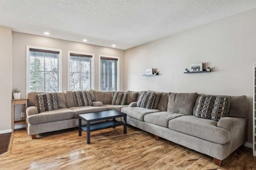 77 New Brighton Heights Se, Calgary, AB - Indoor Photo Showing Living Room
