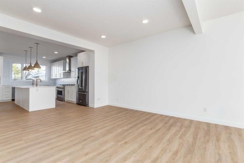 2520 21 Avenue Sw, Calgary, AB - Indoor Photo Showing Kitchen