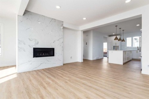 2520 21 Avenue Sw, Calgary, AB - Indoor Photo Showing Living Room With Fireplace