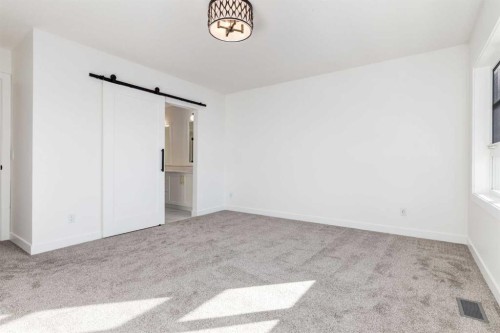 2520 21 Avenue Sw, Calgary, AB - Indoor Photo Showing Other Room