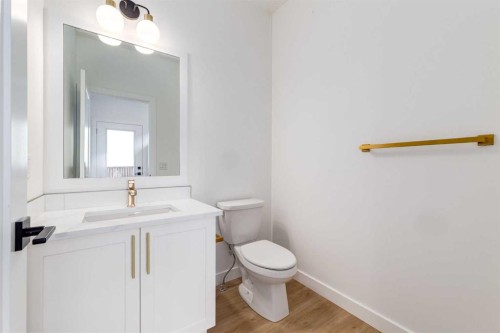 2520 21 Avenue Sw, Calgary, AB - Indoor Photo Showing Bathroom