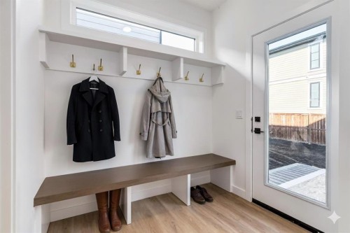 2520 21 Avenue Sw, Calgary, AB - Indoor