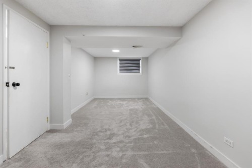 259 Manora Crescent Ne, Calgary, AB - Indoor Photo Showing Other Room