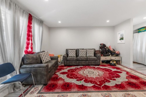 259 Manora Crescent Ne, Calgary, AB - Indoor Photo Showing Other Room