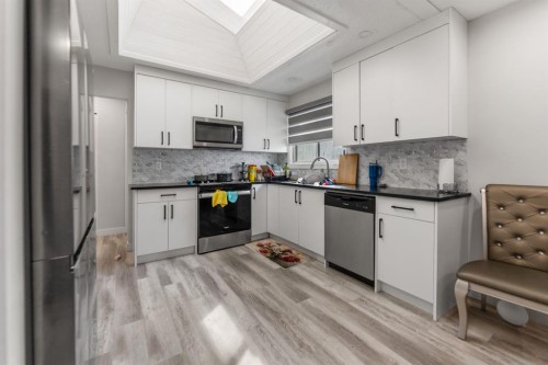 259 Manora Crescent Ne, Calgary, AB - Indoor Photo Showing Kitchen With Upgraded Kitchen