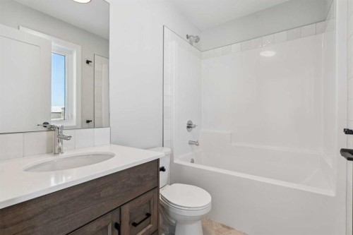 17 Gray Close, Sylvan Lake, AB - Indoor Photo Showing Bathroom