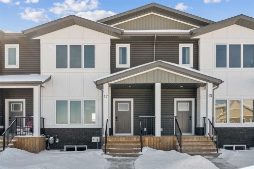 17 Gray Close  Sylvan Lake, AB T4S 0W4