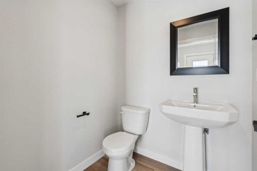17 Gray Close, Sylvan Lake, AB - Indoor Photo Showing Bathroom