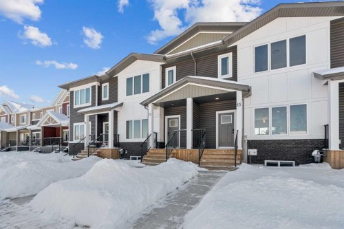 17 Gray Close, Sylvan Lake, AB - Outdoor With Facade