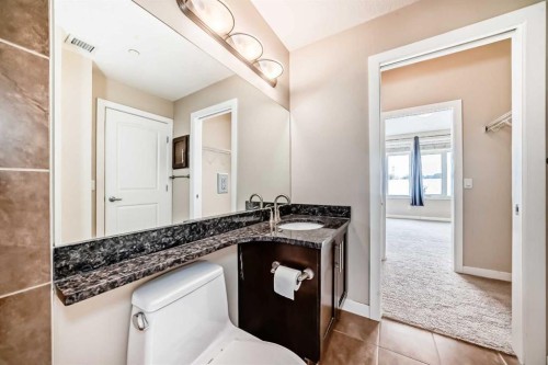 206-1005B Westmount Drive, Strathmore, AB - Indoor Photo Showing Bathroom