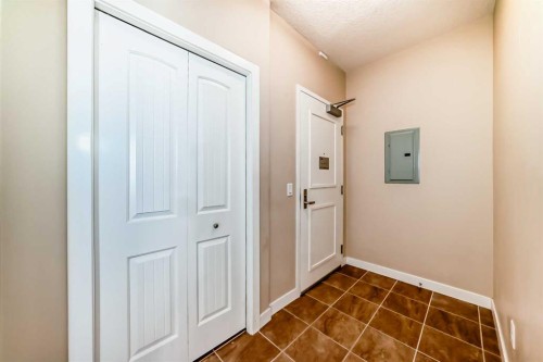 206-1005B Westmount Drive, Strathmore, AB - Indoor Photo Showing Other Room