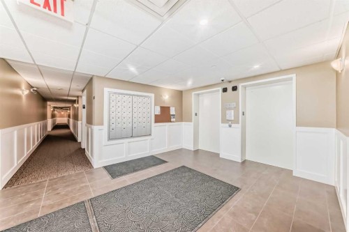 206-1005B Westmount Drive, Strathmore, AB - Indoor Photo Showing Other Room