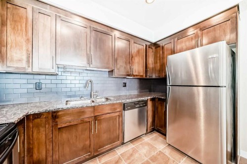 206-1005B Westmount Drive, Strathmore, AB - Indoor Photo Showing Kitchen With Stainless Steel Kitchen With Double Sink