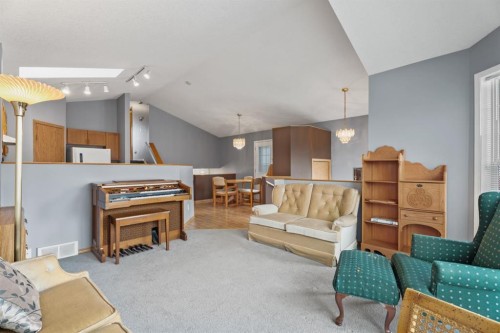 78 Coventry View Ne, Calgary, AB - Indoor Photo Showing Living Room