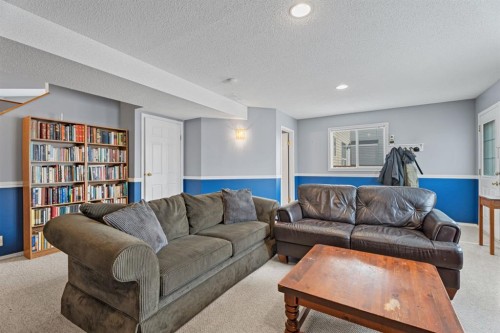 78 Coventry View Ne, Calgary, AB - Indoor Photo Showing Living Room