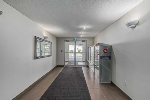 9303-70 Panamount Drive Nw, Calgary, AB - Indoor Photo Showing Other Room