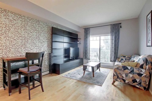 9303-70 Panamount Drive Nw, Calgary, AB - Indoor Photo Showing Living Room