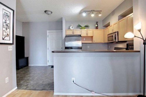 9303-70 Panamount Drive Nw, Calgary, AB - Indoor Photo Showing Kitchen