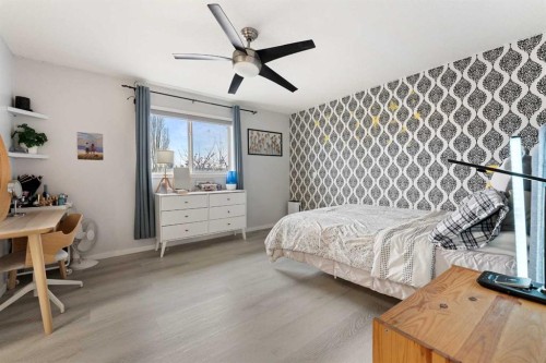140 Fairways Drive Nw, Airdrie, AB - Indoor Photo Showing Bedroom