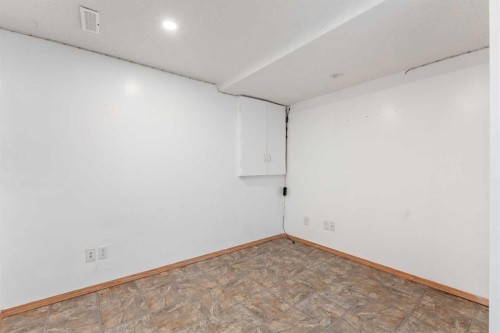 140 Fairways Drive Nw, Airdrie, AB - Indoor Photo Showing Other Room