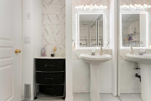 140 Fairways Drive Nw, Airdrie, AB - Indoor Photo Showing Bathroom