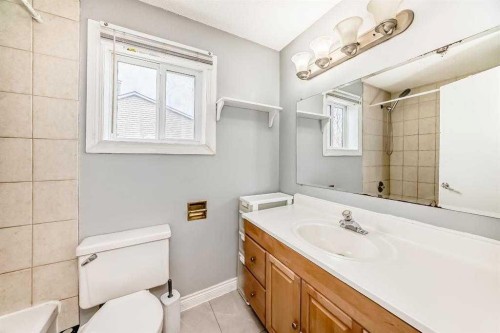 41-5520 1 Avenue, Calgary, AB - Indoor Photo Showing Bathroom