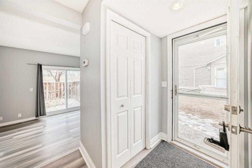 41-5520 1 Avenue, Calgary, AB - Indoor Photo Showing Other Room