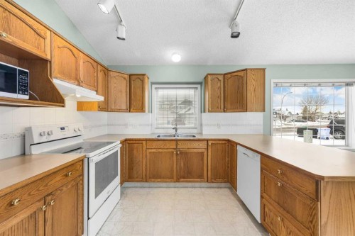 302 Arbour Ridge Park Nw, Calgary, AB - Indoor Photo Showing Kitchen With Double Sink