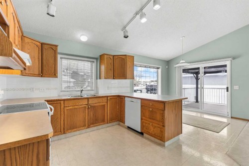 302 Arbour Ridge Park Nw, Calgary, AB - Indoor Photo Showing Kitchen With Double Sink
