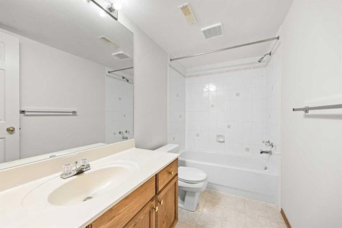 302 Arbour Ridge Park Nw, Calgary, AB - Indoor Photo Showing Bathroom