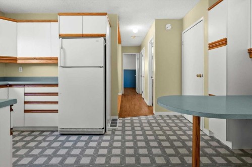 96 Jensen Crescent Ne, Airdrie, AB - Indoor Photo Showing Kitchen
