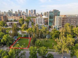 122 Roxboro Road SW Calgary, AB T2S 0R3