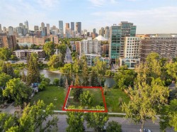 116 Roxboro Road SW Calgary, AB T2S 0R3