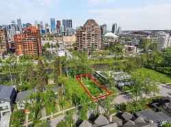 310 Roxboro Road SW Calgary, AB T2S 0R3