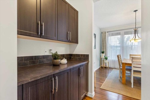 1303 New Brighton Park Se, Calgary, AB - Indoor Photo Showing Kitchen