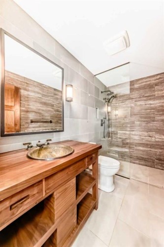 2 Tuscany Estates Crescent Nw, Calgary, AB - Indoor Photo Showing Bathroom