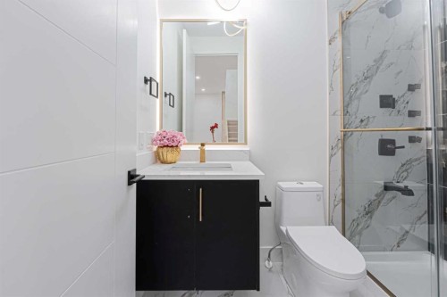 137 Saddlecrest Circle Ne, Calgary, AB - Indoor Photo Showing Bathroom