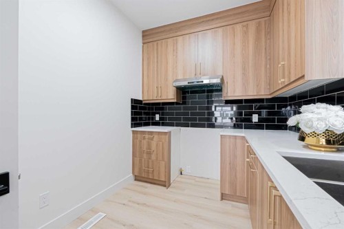 137 Saddlecrest Circle Ne, Calgary, AB - Indoor Photo Showing Kitchen